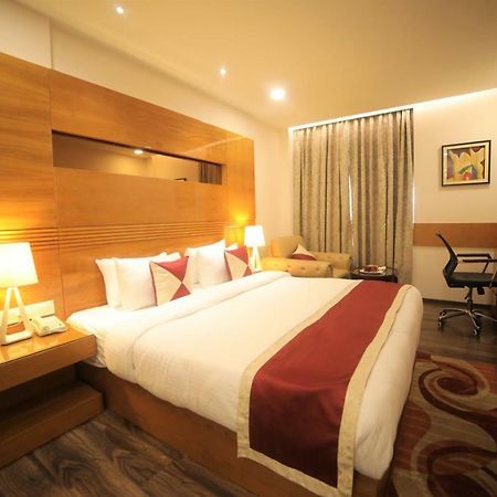Hotel La New Delhi Экстерьер фото