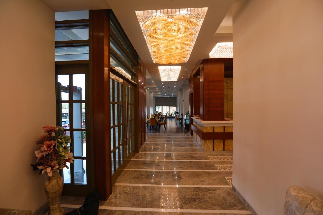 Hotel La New Delhi Экстерьер фото