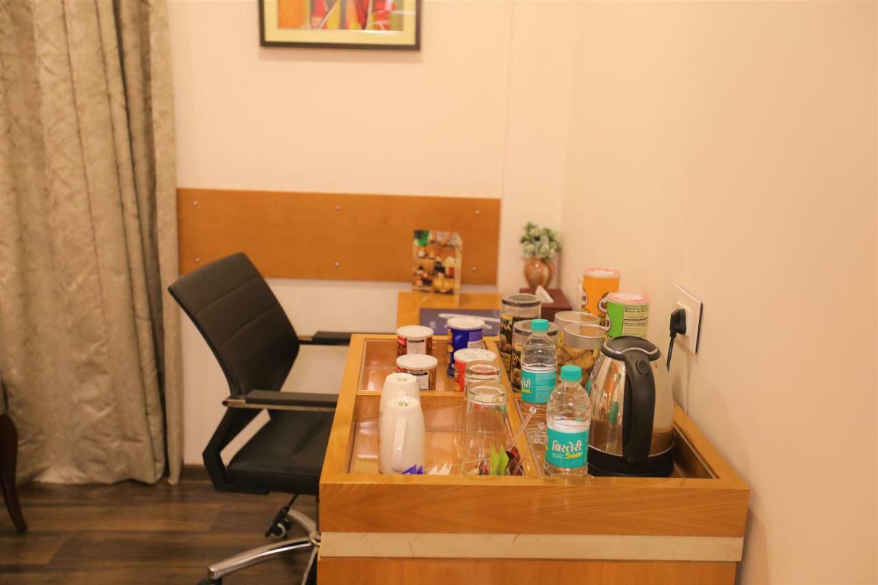 Hotel La New Delhi Экстерьер фото