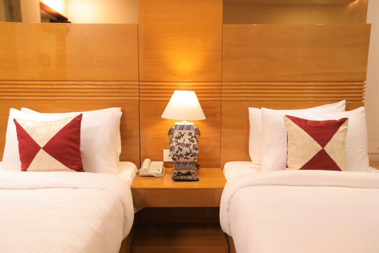 Hotel La New Delhi Экстерьер фото